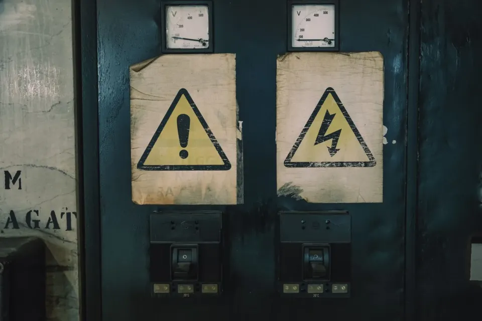 Warning signs: the alerts that lead to a report